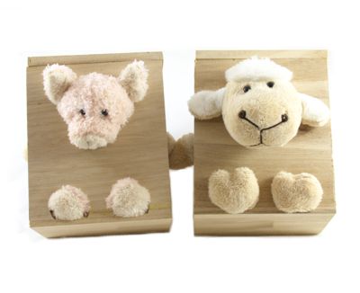 Petite peluche cochon ou mouton dans sa boite personnalisée